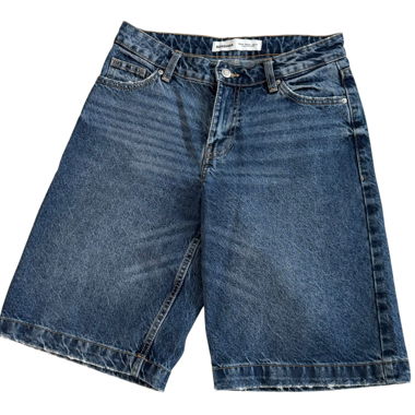 Blaue Jeansshorts von Bershka / Jort