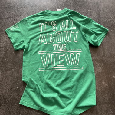 T-shirt verde con grafica