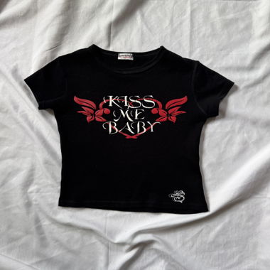 Black Crop Top “Kiss Me Baby”