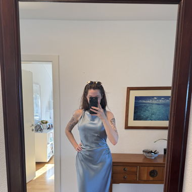 Robe Zara longue satinée bleue claire