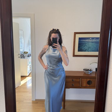Robe Zara longue satinée bleue claire
