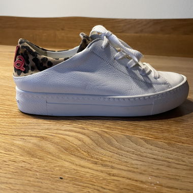 Sneaker