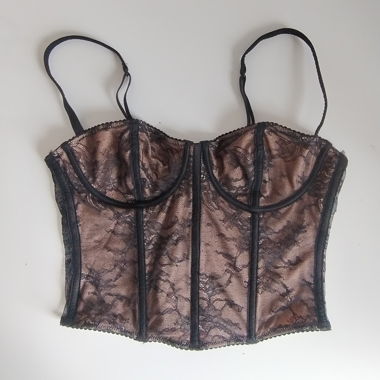Corsetto in pizzo nero