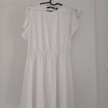 Abito bianco in broderie anglaise