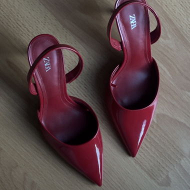 décolleté kitten heels rosse