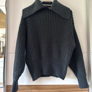 Dark green knit sweater with collar