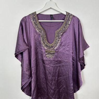 Lila Perlen-Tunika-Bluse
