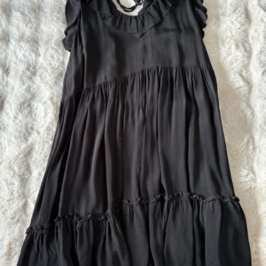Robe noire volantée CAMAÏEU