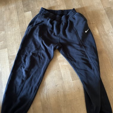 nike joggers 
