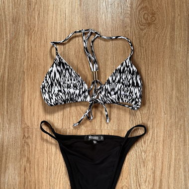Fun bikini with back straps detail