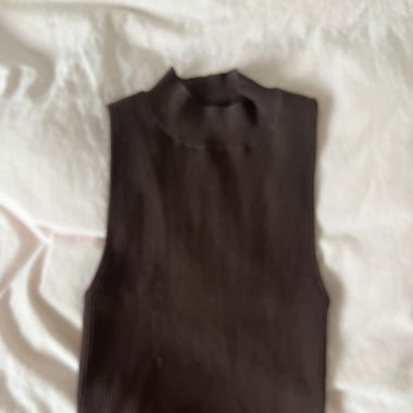 brown top