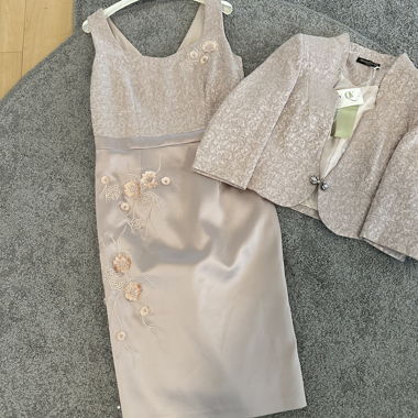 Robe élégante avec veste coordonnée