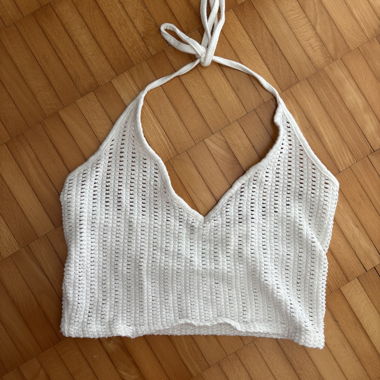 Haut court blanc au crochet