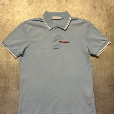 Babyblaues Prada-Poloshirt der 2000er