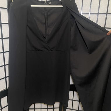 Robe-cape noire élégante