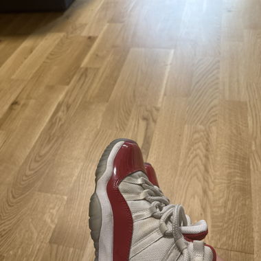 Jordan 11 red