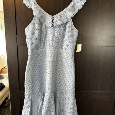 Schönes Kleid für Frühling und Sommer