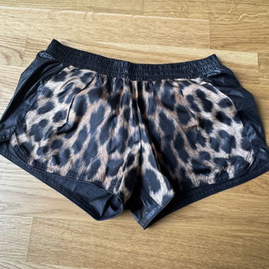 ADIDAS Leoparden Sportshorts schwarz - Grösse 34