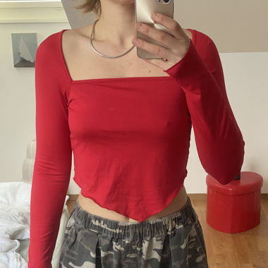 Red shirt col carré 