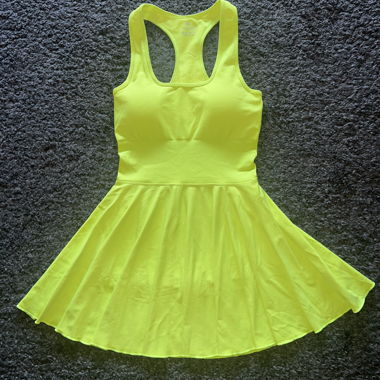 Robe de fitness néon, robe de sport avec shorts T. Gr.S