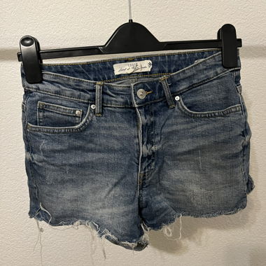 Short en jean, taille 36, parfait pour l'été!