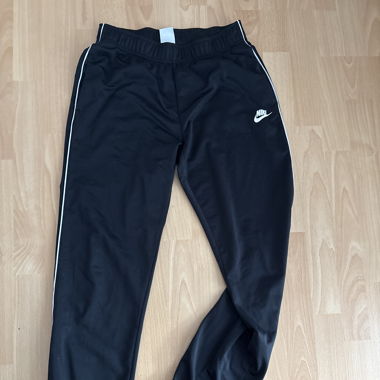 Black Nike trainers 