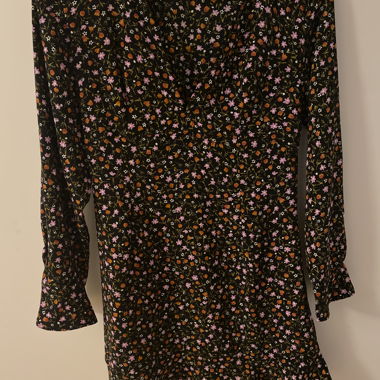Robe fleurie à longues manches