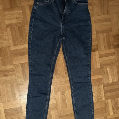 Dunkle High-Waist Jeans