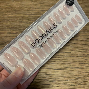 Doonails Faux ongles Rose Cat Eye, moyen amande