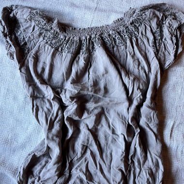 Haut pour femme gris avec dentelle