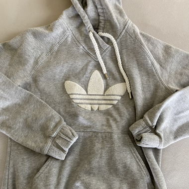 Felpa Adidas grigia