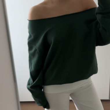 Pull vert foncé décolleté