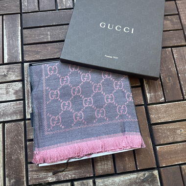 Sciarpa Gucci con frange
