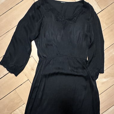Abito nero in pizzo