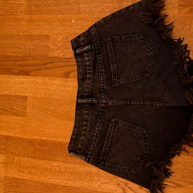 Schwarze KURZE Hose