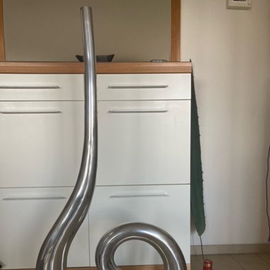 Silberfarbene Bodenvase