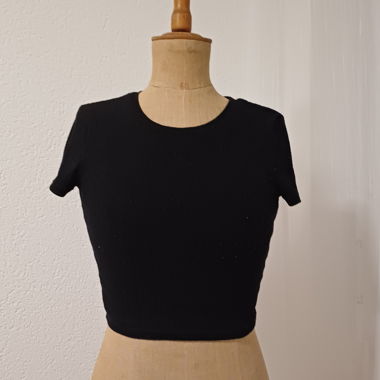 Schwarzes Crop T-Shirt