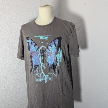 T-shirt gris avec imprimé papillon