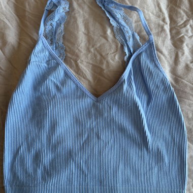 Top bleu avec dos en dentelle 