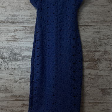 Blaue Midikleid aus Spitze