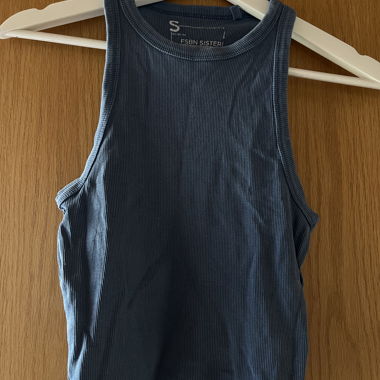 Blaues Tank Top