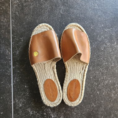 Braune Espadrilles mit Plateau