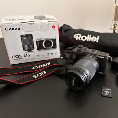 Canon EOS M6 + 2 Batterien + Stativ+Speicherkarte