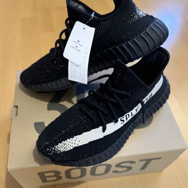 Yeezy Boost 350 V2 'Oreo' Sneakers