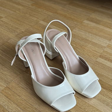 Weisse High Heels