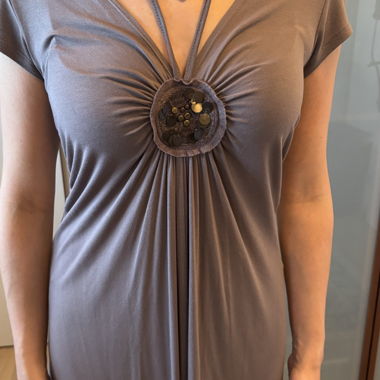 Robe midi à encolure cache-cœur marron