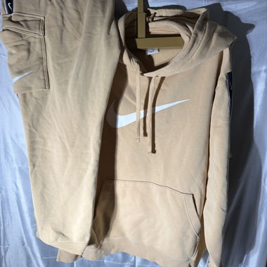 Completo Nike beige con hoodie e pantaloni in felpa