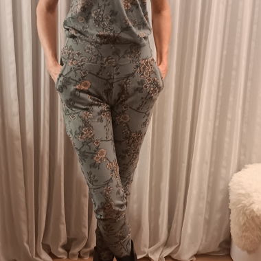 Set floreale composto da shirt e leggings