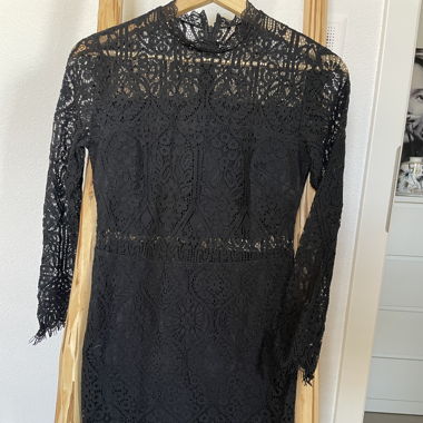 Robe noire habillée