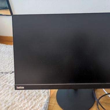 2 Lenovo monitor, with keyboard